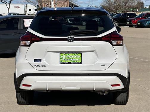 2023 Nissan Kicks SR