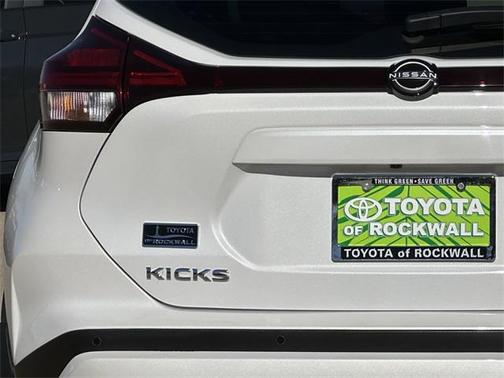 2023 Nissan Kicks SR