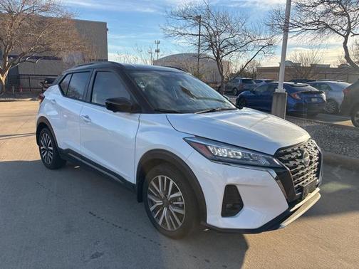 2023 Nissan Kicks SR