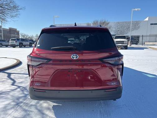 2025 Toyota Sienna XLE
