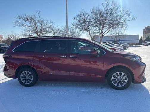 2025 Toyota Sienna XLE