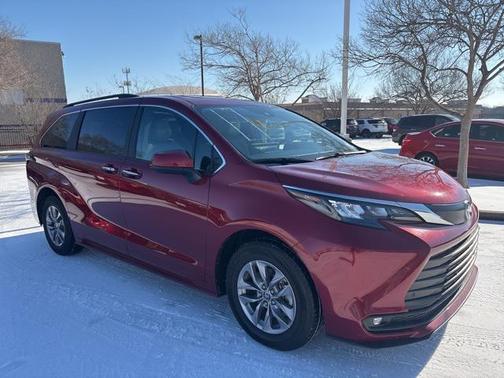 2025 Toyota Sienna XLE