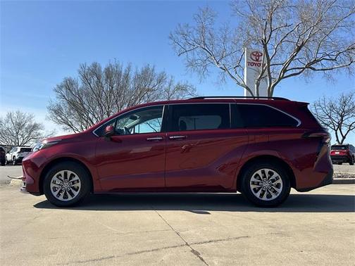 2025 Toyota Sienna XLE