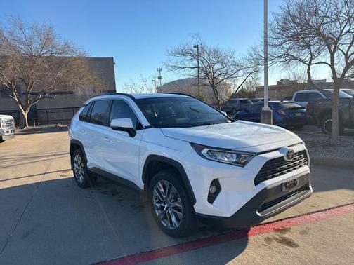 2020 Toyota RAV4 XLE Premium