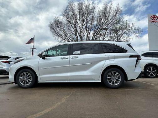 Pearl 2026 Toyota Sienna XLE