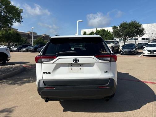 2021 Toyota RAV4 LE