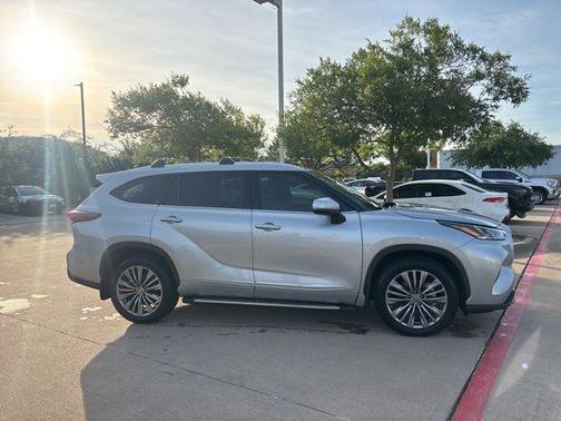 Celestial Silver Metallic 2021 Toyota Highlander Platinum