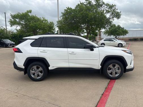 2025 Toyota RAV4 Hybrid LE