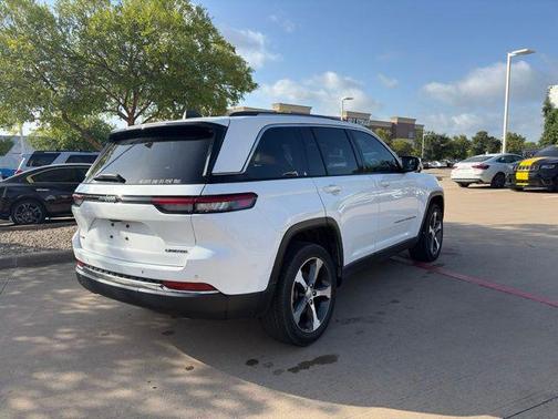 Bright White Clearcoat 2023 Jeep Grand Cherokee Limited