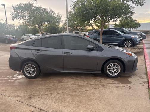 2020 Toyota Prius LE