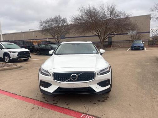 2021 Volvo V60 Cross Country T5