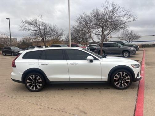 2021 Volvo V60 Cross Country T5