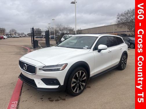 2021 Volvo V60 Cross Country T5
