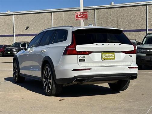 2021 Volvo V60 Cross Country T5