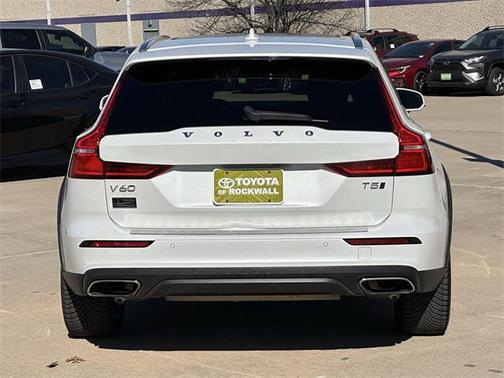 2021 Volvo V60 Cross Country T5