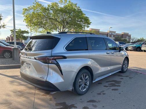 2024 Toyota Sienna XLE