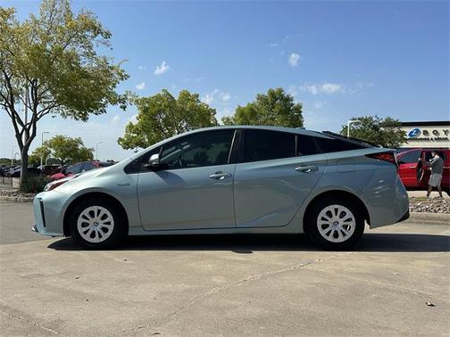 2022 Toyota Prius LE