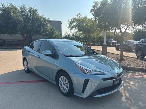 2022 Toyota Prius LE