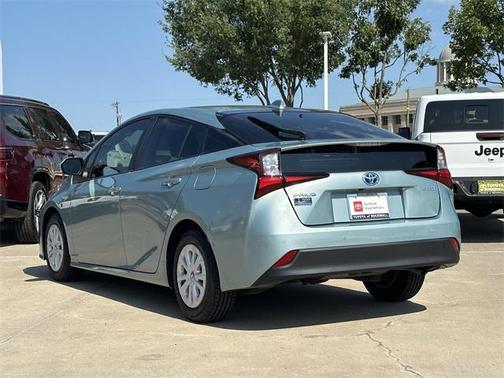 2022 Toyota Prius LE