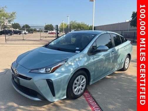 2022 Toyota Prius LE