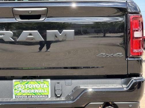 Diamond Black Crystal Pearlcoat 2025 RAM 1500 Big Horn/Lone Star