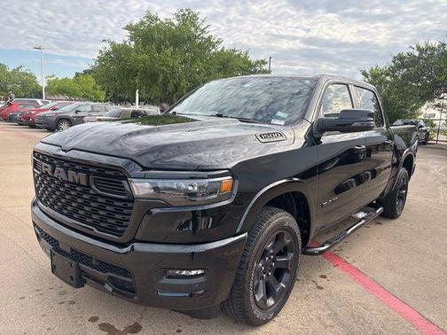 Diamond Black Crystal Pearlcoat 2025 RAM 1500 Big Horn/Lone Star