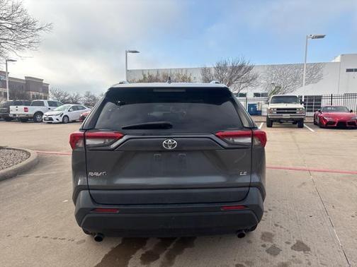 2021 Toyota RAV4 LE