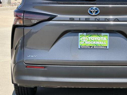 Magnetic Gray Metallic 2025 Toyota Sienna LE