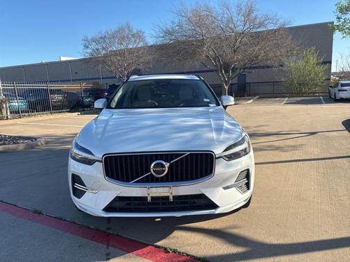 2022 Volvo XC60 B5 Momentum