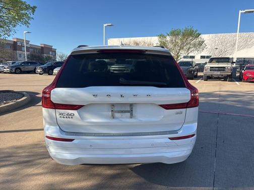 2022 Volvo XC60 B5 Momentum