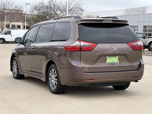 2020 Toyota Sienna XLE