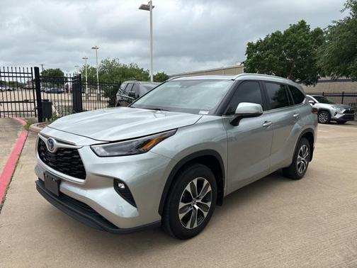 2023 Toyota Highlander Hybrid XLE