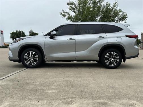 2023 Toyota Highlander Hybrid XLE