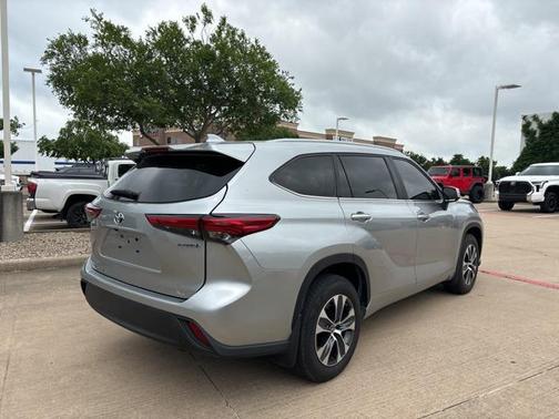 2023 Toyota Highlander Hybrid XLE