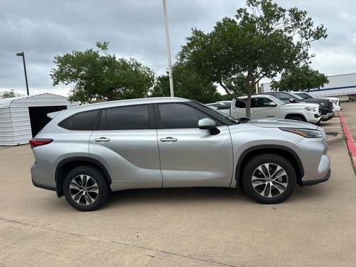 2023 Toyota Highlander Hybrid XLE