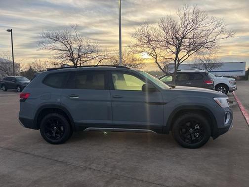 2024 Volkswagen Atlas 2.0T SE w/Technology 4MOTION