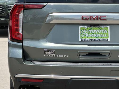 Frosted Pine Metallic 2023 GMC Yukon XL Denali