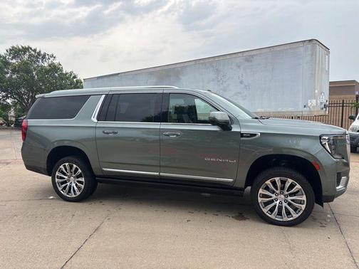 Frosted Pine Metallic 2023 GMC Yukon XL Denali