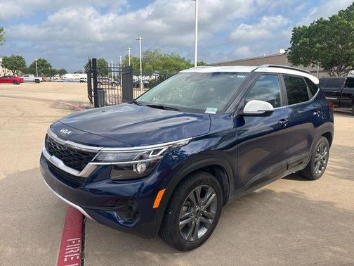 Dark Ocean Blue/White Roof 2023 Kia Seltos S