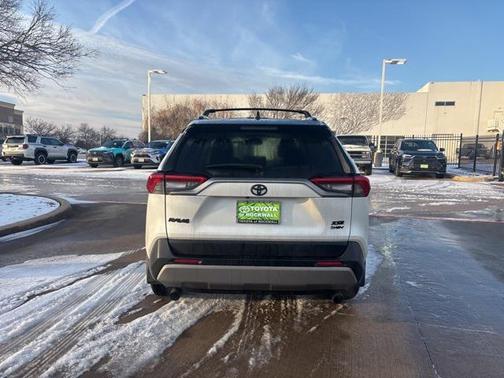 2025 Toyota RAV4 Hybrid SE