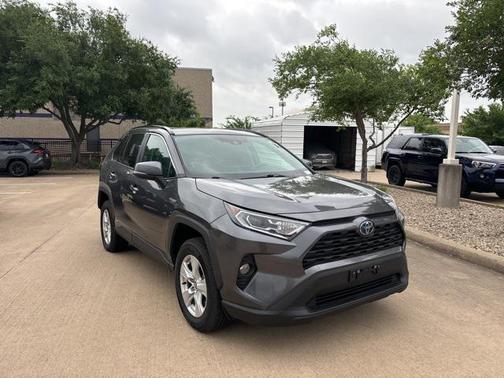 2021 Toyota RAV4 Hybrid XLE