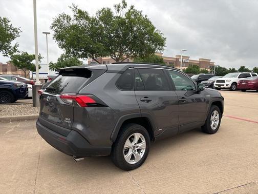 2021 Toyota RAV4 Hybrid XLE