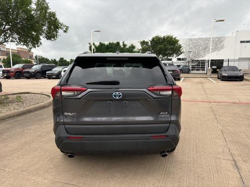 2021 Toyota RAV4 Hybrid XLE