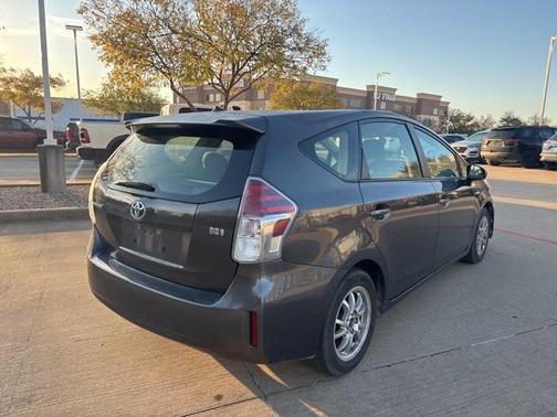 2017 Toyota Prius v Two