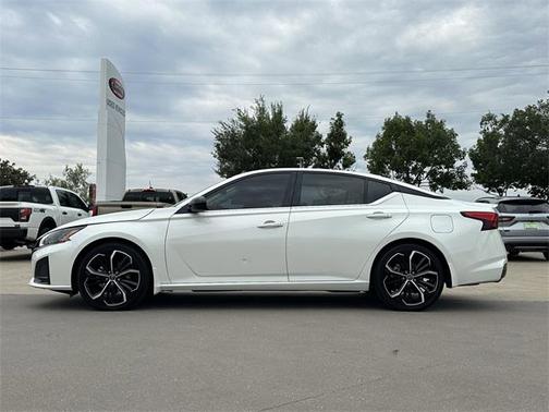 2023 Nissan Altima SR FWD