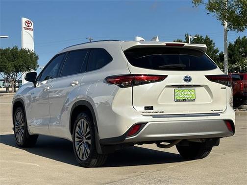2021 Toyota Highlander Hybrid Platinum
