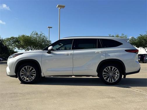 2021 Toyota Highlander Hybrid Platinum