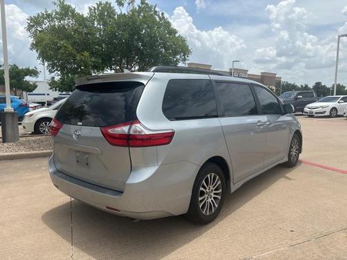 2019 Toyota Sienna XLE