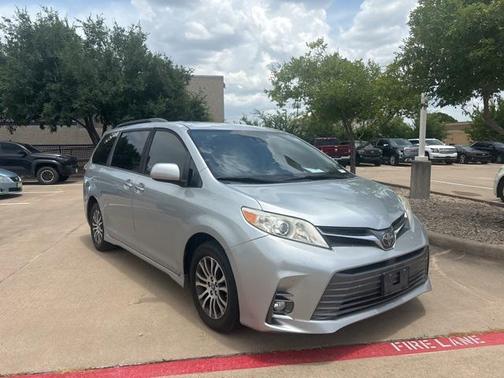 2019 Toyota Sienna XLE