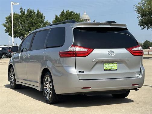 2019 Toyota Sienna XLE